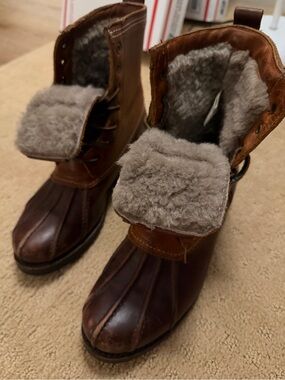 Frye Veronica Shearling-Lined Leather Duck Boots